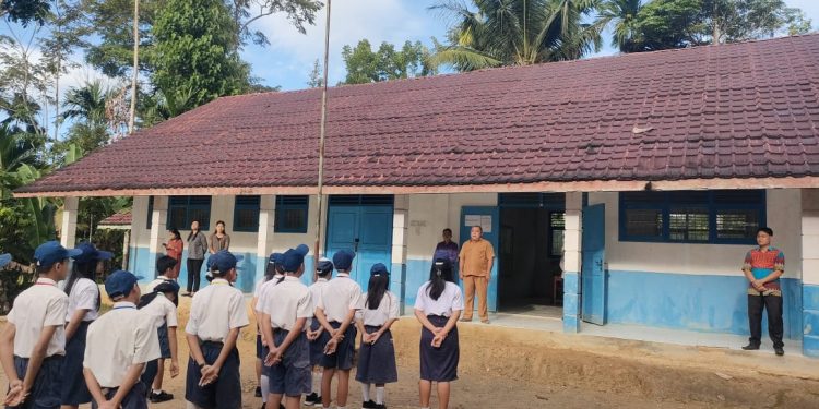 Pelaksanaan Ujian Satuan Pendidikan di SMP Negeri 3 Satu Atap Idanotae Berjalan Lancar