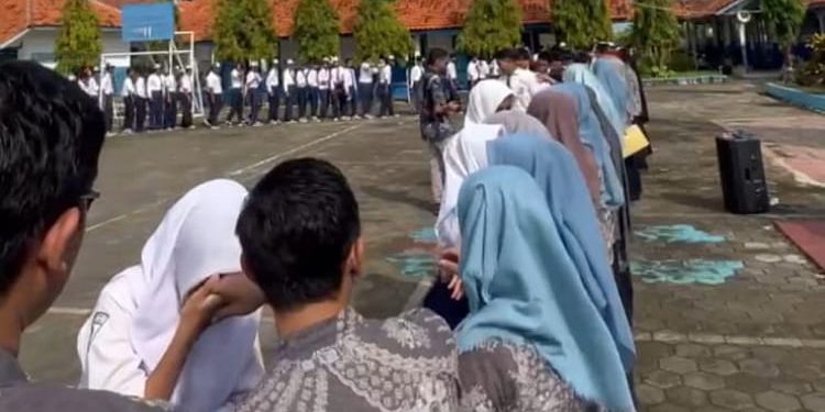 Lagu Sampai Jumpa Karya Endank Soekamti, Buat Ratusan Siswa SMPN 6 Pemalang Menangis