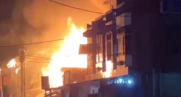 Tragis! 6 Orang Satu Keluarga Tewas Terpanggang dalam Kebakaran 4 Ruko di Aceh Tamiang