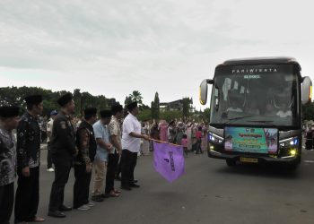 30 Jamaah Calon Haji Asal Pasbar Tergabung Kloster 15 Dilepas Bupati Yulianto Menuju Embarkasi Padang