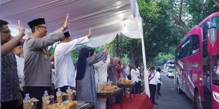 464 Jamaah Calon Haji Langkat Dilepas Bupati Syah Afandin Menuju Tanah Suci