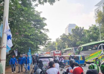 Lalin Macet di Jalan Medan Merdeka Selatan Jelang Aksi May Day di Monas