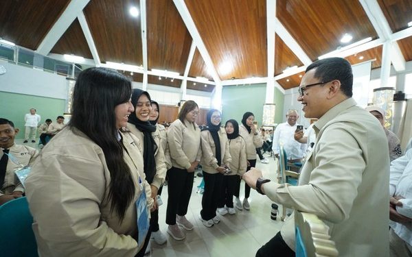 Lepas PMI ke Korsel, Menteri Karding Beri Pesan agar Bijak Kelola Gaji