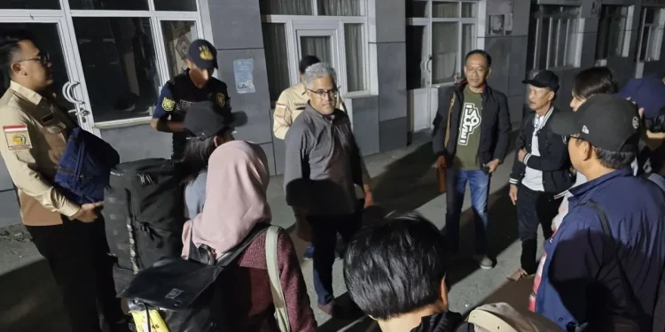 WNI yang Dievakuasi Dari Iran Diterbangkan ke RI Senin 22 Juni 2025 18:40 WIB