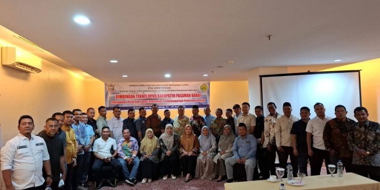 Anggota DPRD Pasbar Ikuti Bimtek Penguatan Peran DPRD Dalam Penyelenggaraan Pemerintahan Daerah