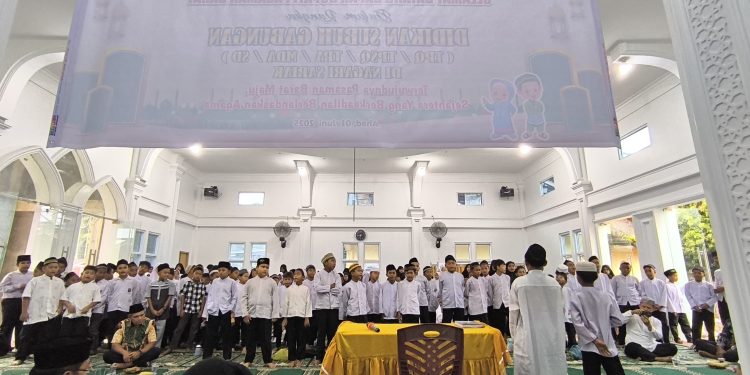 Bupati Bersama Anggota DPRD Pasbar HDidikan Subuh Gabungan TPA, TPQ, MDA, dan SD se-Nagari Sariak