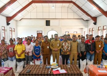 Bupati Humbahas Serahkan Bantuan Beras untuk Korban Banjir di Onan Ganjang