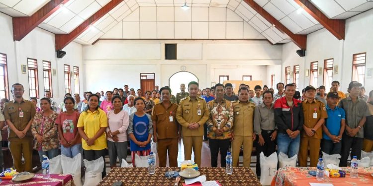 Bupati Humbahas Serahkan Bantuan Beras untuk Korban Banjir di Onan Ganjang