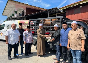 Sugiat Santoso Serahkan Hewan Kurban ke Persulukan Besilam, Tuan Guru Doakan Prabowo dan Gerindra