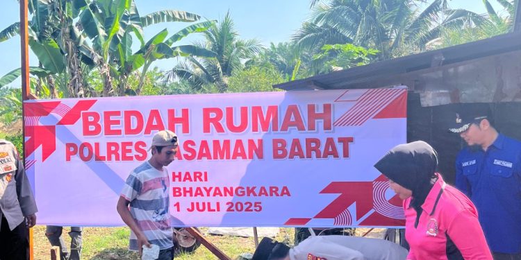 Peringati Hari Bhayangkara Ke-79 Tahun 2025, Polres Pasbar Letakan Batu Pertama Bedah Rumah