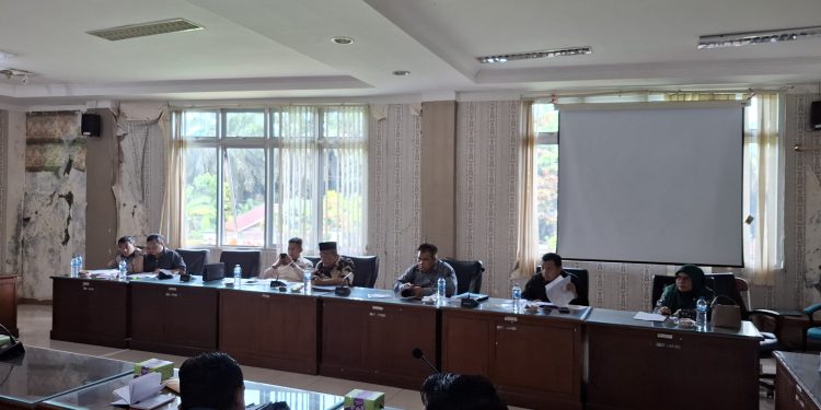 DPRD Pasbar Gelar Rapat Gabungan Komisi, Bantu Penyelesaian Sangketa Lahan