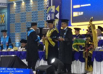 Rektor UMA Lantik 1.090 Wisudawan, Tekankan Pentingnya Karakter dan Inovasi