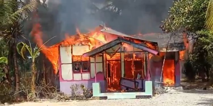 Kebakaran Hebat di Langkat: Rumah Warga Ludes, Kerugian Capai Rp100 Juta