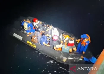 KM Alif Berkah Berpenumpang 352 Orang Mandas di Perairan Konawe