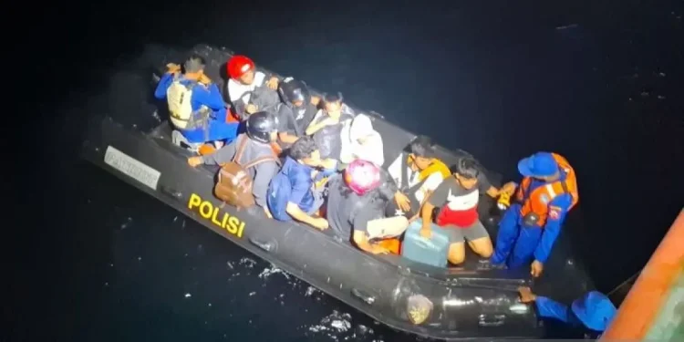 KM Alif Berkah Berpenumpang 352 Orang Mandas di Perairan Konawe