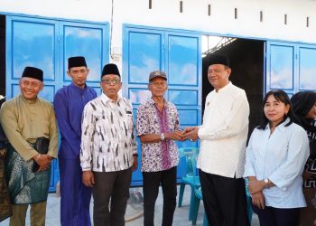 Bupati Langkat Serahkan Kunci Ruko Korban Kebakaran di Bahorok