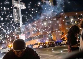 Los Angeles Rusuh, Demonstran Protes Kebijakan Migrasi Bentrok dengan Aparat