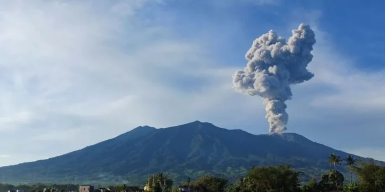 Gunung Marapi Erupsi Rabu Pagi, Dentuman Terdengar Hingga Bukittinggi