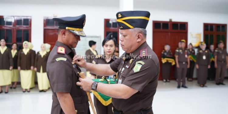 Kajati Sumut Lantik Wakajati, 2 Asisten, dan 8 Kajari di Tengah Tuntutan Penegakan Hukum yang Lebih Humanis