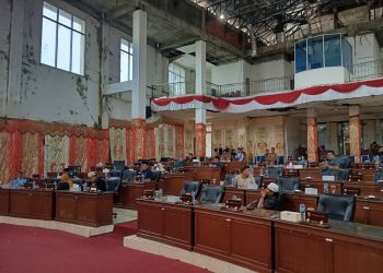 Bupati Yulianto Sampaikan Jawaban atas Tanggapan Fraksi DPRD Pasbar