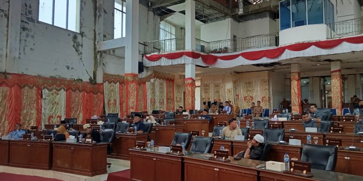 Bupati Yulianto Sampaikan Jawaban atas Tanggapan Fraksi DPRD Pasbar