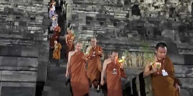 Karya Warga Binaan Lapas Cipinang Terangi Ritual Suci di Borobudur