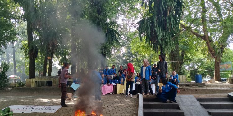Mahasiswa Al-Azhar Medan Geruduk Rektorat, Tuntut Dosen Minta Maaf dan Rektor Bertindak Tegas