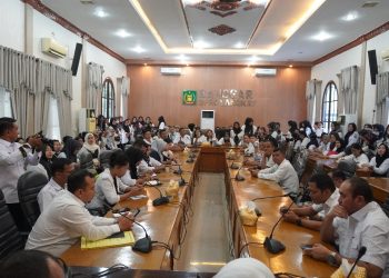 Tenaga Kesehatan dan Guru Honorer Beraudiensi ke DPRD Langkat, Tuntut Kepastian Skema Kerja Paruh Waktu