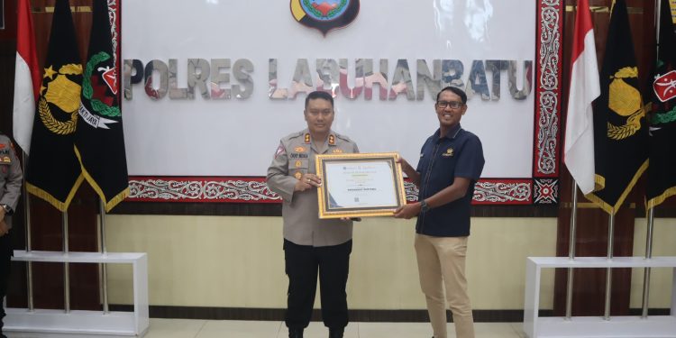 Kapolres Labuhanbatu Raih Penghargaan Bergengsi KPPN Rantauprapat Award 2025