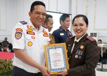 Kadis Perhubungan Langkat Terima Penghargaan dari Polres, Simbol Soliditas Forkopimda di HUT Bhayangkara ke-79
