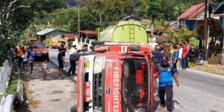 Musim Kemarau Memicu Karhutla di Solok, Petugas Damkar Kewalahan Hadapi Titik Api yang Terus Bermunculan