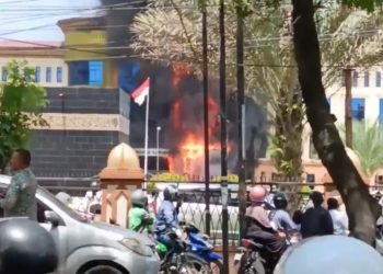 Kebakaran Melanda Hotel Asrama Haji Medan 8 Mobil Damkar Dikerahkan