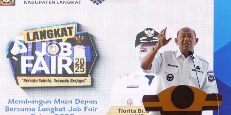 Seremonial atau Solusi Nyata? Langkat Job Fair 2025, 1.600 Lowongan Kerja Diburu Ribuan Pencari Kerja