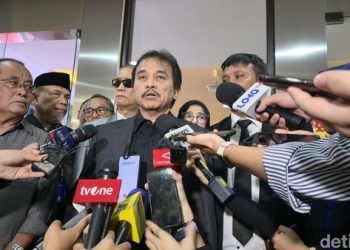Roy Suryo dkk Serahkan Analisis Keaslian Ijazah Jokowi ke Bareskrim