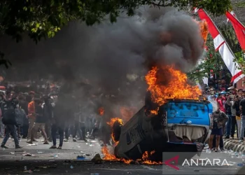 Ricuh di Pati! 64 Luka, Polisi Diteriaki, Massa Lempar Batu