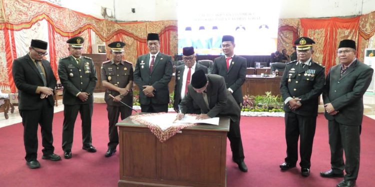 Bupati Pasaman Barat Yulianto Tanggapi Pandangan Akhir Fraksi DPRD Terkait RPJMD 2025–2029