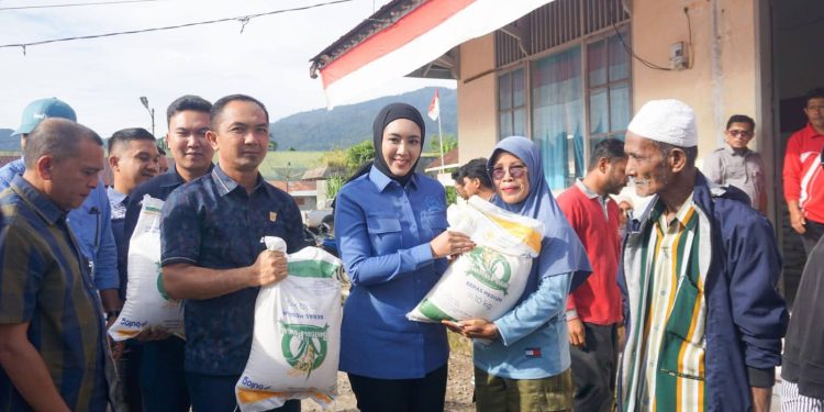 Komisi IV DPR RI Salurkan Bantuan Pangan di Talamau