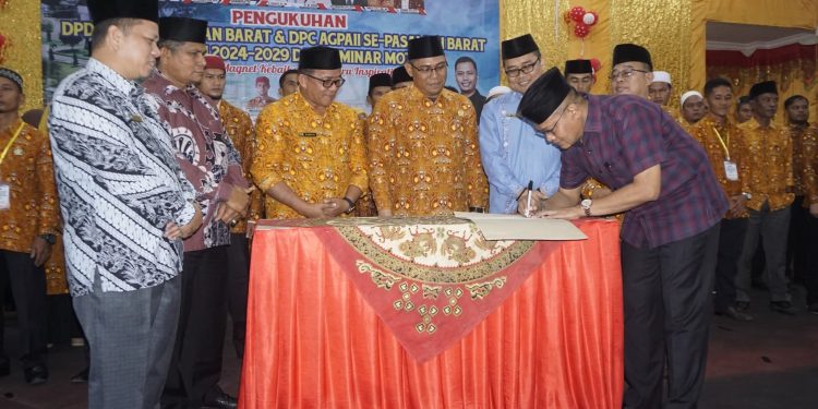 Zainal SPdI Resmi Dikukuhkan Sebagai Ketua DPD AGPAII Pasaman Barat Periode 2024–2029