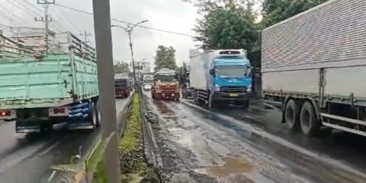 Mulai 1 Agustus! Truk Sumbu 3 Dilarang Masuk Pantura Pemalang–Pekalongan–Batang