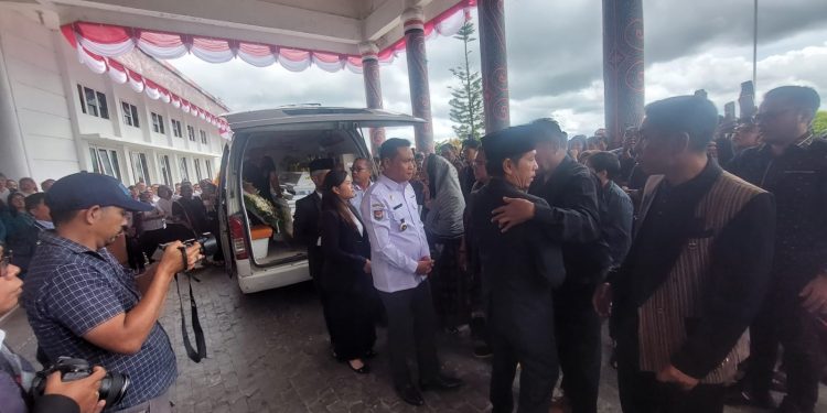 Bupati Humbahas Lepas Kepergian Drg Hasudungan Silaban dengan Upacara Kedinasan