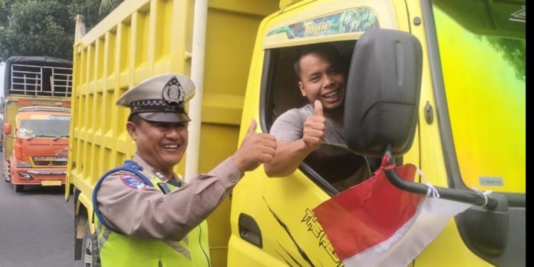 Satlantas Polres Labuhanbatu Tebar Semangat Merah Putih Jelang HUT ke-80 RI