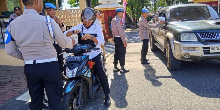 Masuk Mapolres Labuhanbatu Wajib Kibarkan Merah Putih di Kendaraan