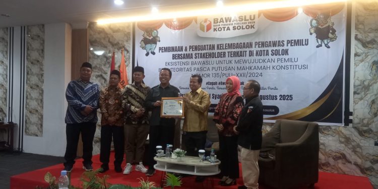 MK Dinilai Ubah Substansi Konstitusi, Bawaslu Kota Solok Gelar Diskusi Panas Bahas Putusan 135/PUU-XXII/2024