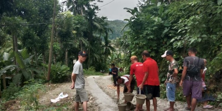 Semenisasi Jalan Desa Umbu Idanotae: Bukti Nyata Pemanfaatan Dana Desa untuk Kepentingan Warga