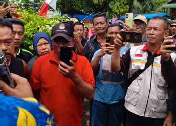 FSM-SU dan Warga Gedor Kantor Desa Tandam Hilir I, Tuding Kades Koruptif