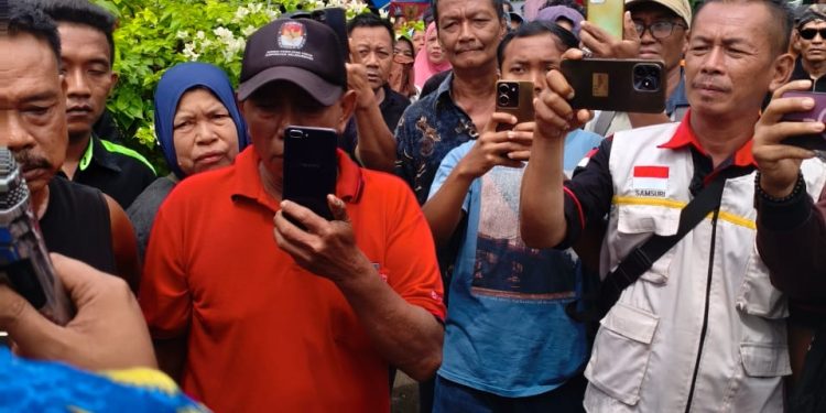 FSM-SU dan Warga Gedor Kantor Desa Tandam Hilir I, Tuding Kades Koruptif