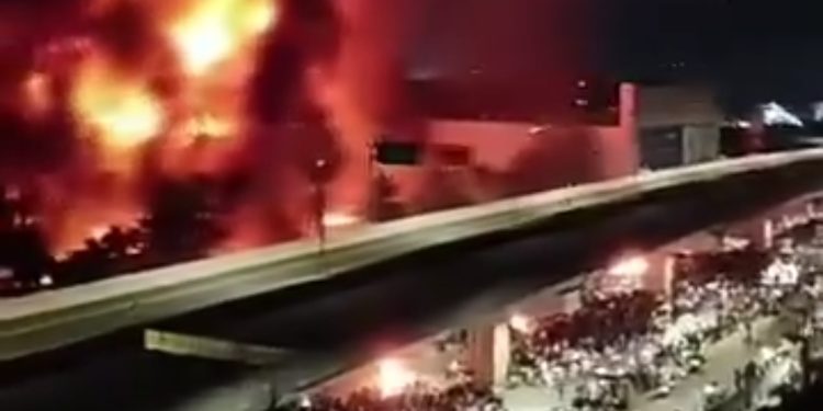 3 Tewas 5 Luka-Luka, Gedung DPRD Dibakar saat Demo di Makassar