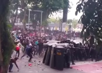 Demo di Medan Ricuh, Pos Polisi Diserang, Jalanan Berubah Jadi Medan Perang
