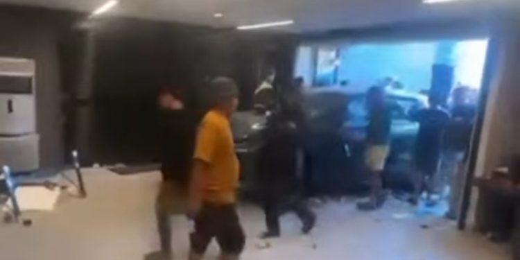 Rumah Elite DPR dan Menteri Dijarah