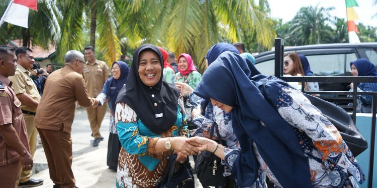 Ny Endang Syah Afandin Ajak Kader PKK Serapit Wujudkan Keluarga Mandiri